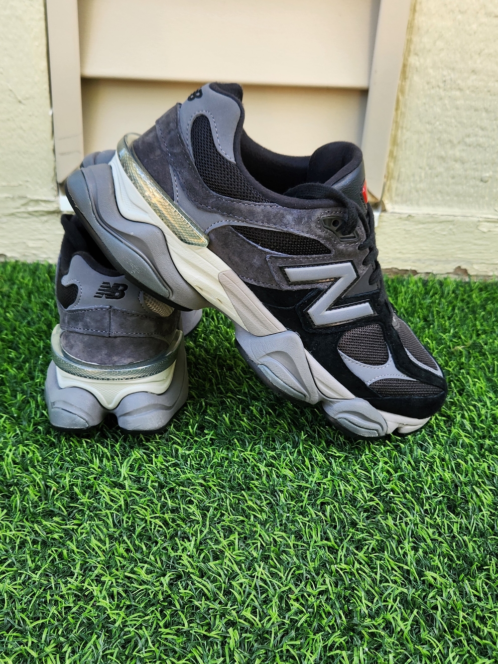 New Balance 9060 black/ grey Men's Sneakers size 8.5 men’s 10 women’s - Picture 4 of 8